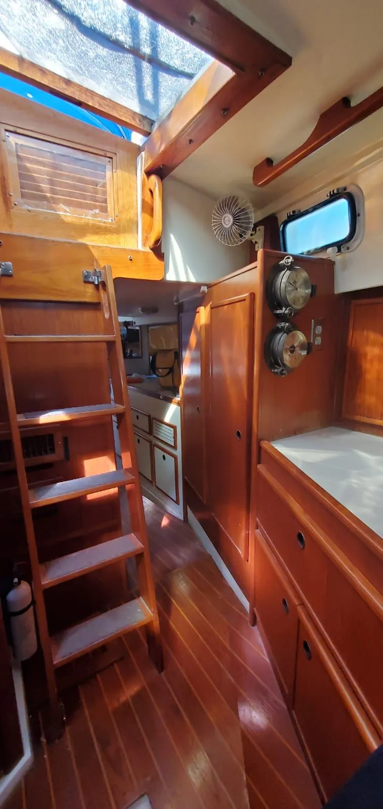 Slide: The Image of Brewer 44 Cutter Rig 1989 - 25