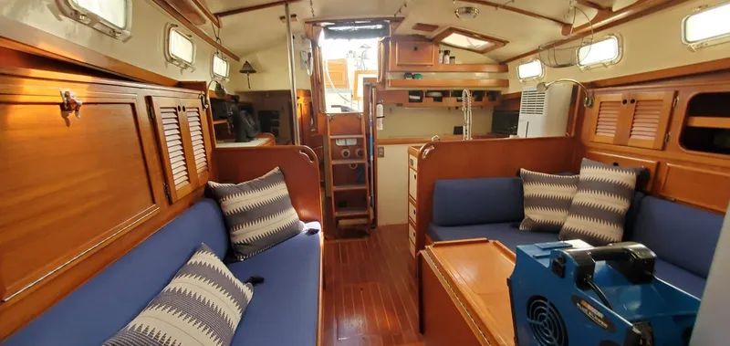 Slide: The Image of Brewer 44 Cutter Rig 1989 - 3