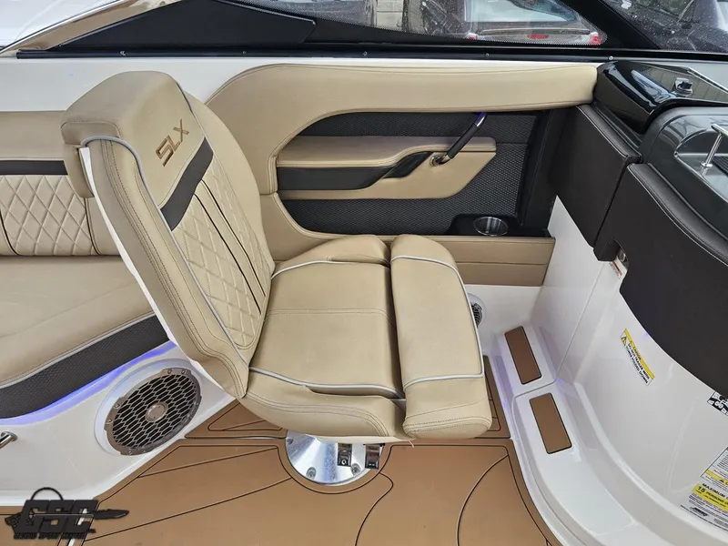 Slide: The Image of Sea Ray 250 SLX 2016 - 51