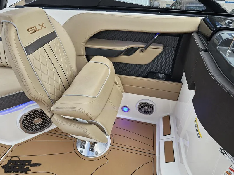Slide: The Image of Sea Ray 250 SLX 2016 - 52