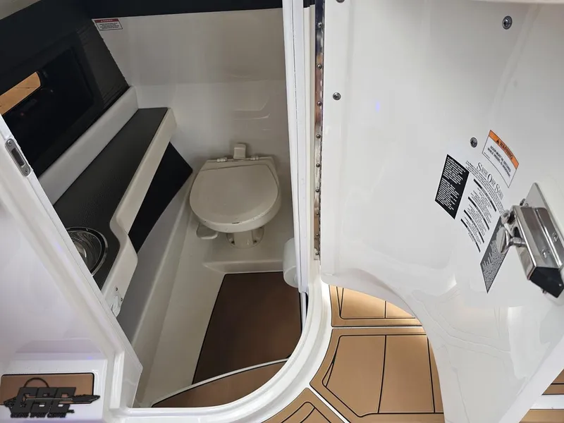 Slide: The Image of Sea Ray 250 SLX 2016 - 54