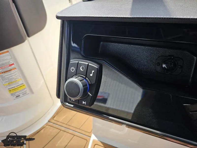 Slide: The Image of Sea Ray 250 SLX 2016 - 68