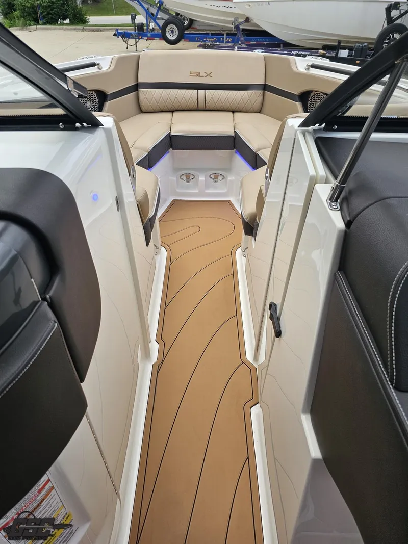 Slide: The Image of Sea Ray 250 SLX 2016 - 69