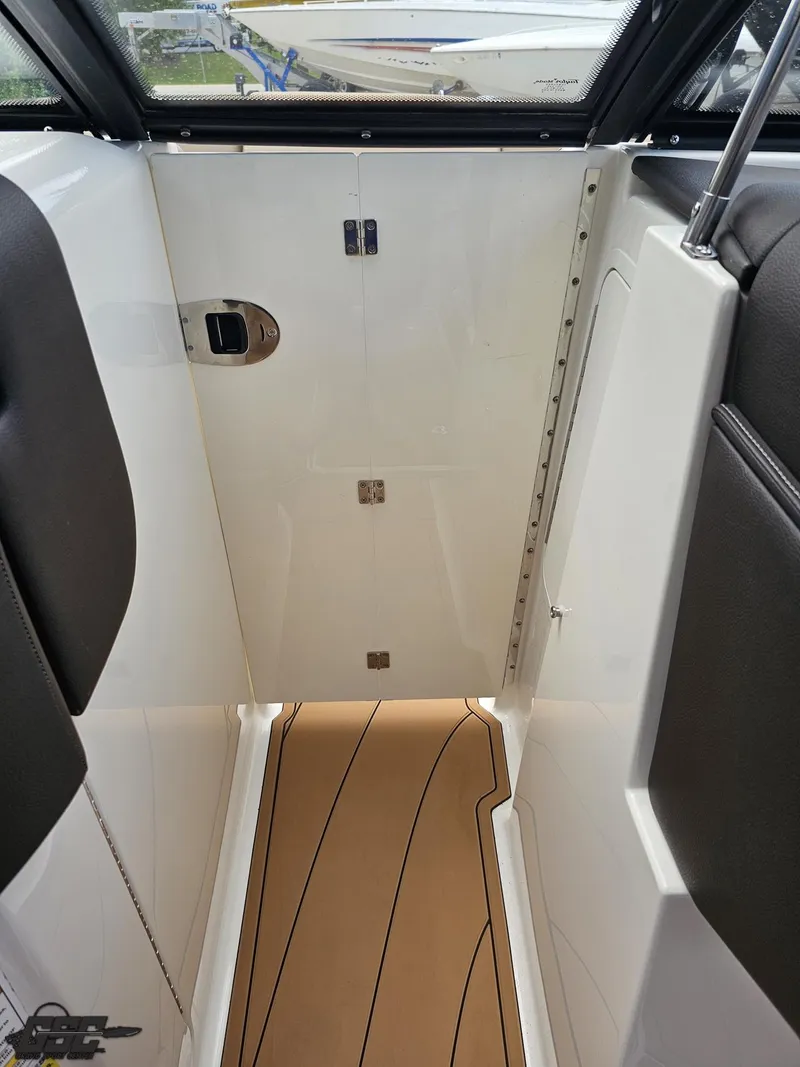 Slide: The Image of Sea Ray 250 SLX 2016 - 70