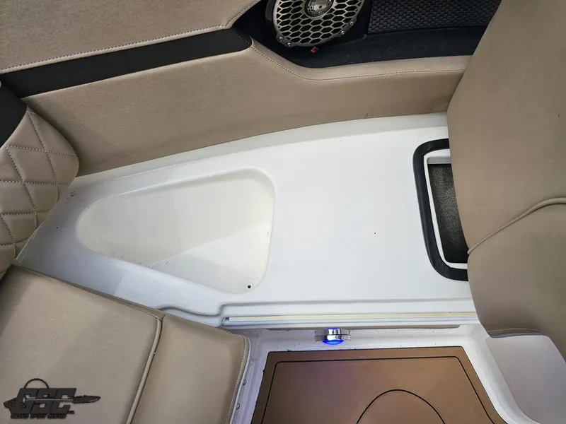 Slide: The Image of Sea Ray 250 SLX 2016 - 77