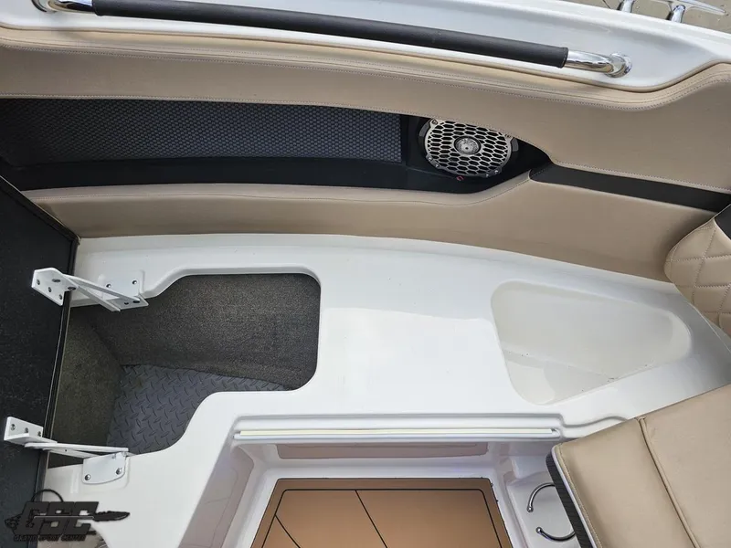 Slide: The Image of Sea Ray 250 SLX 2016 - 81