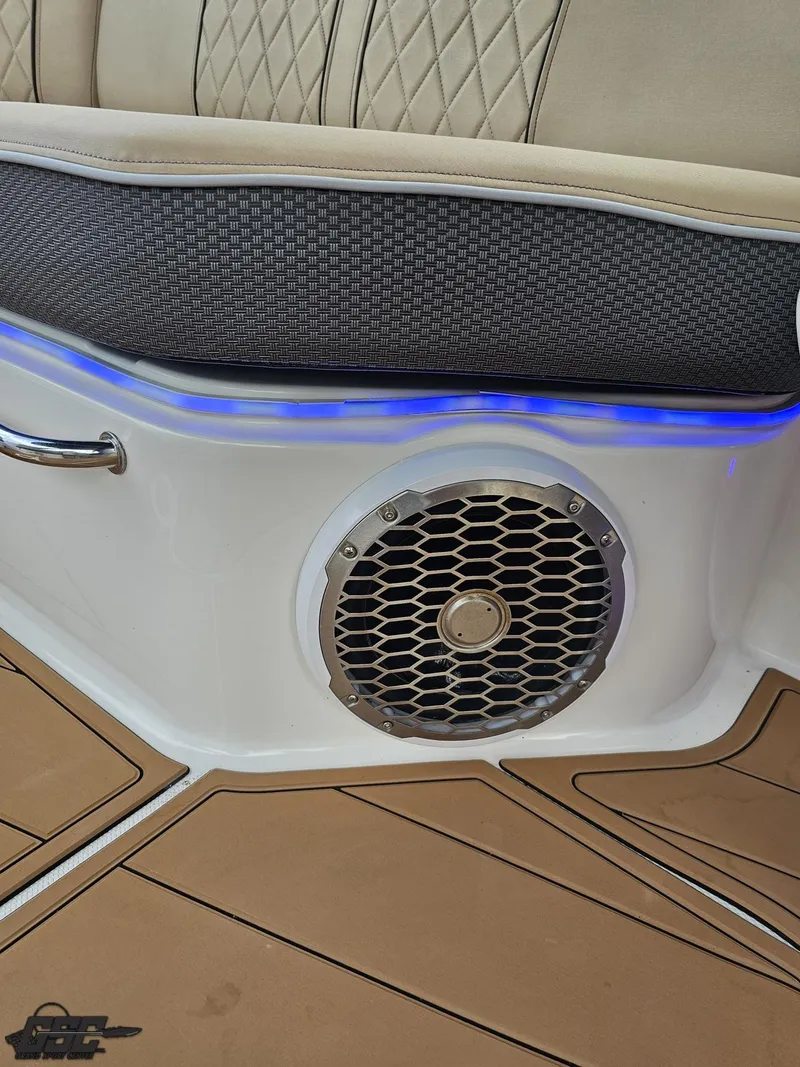 Slide: The Image of Sea Ray 250 SLX 2016 - 87