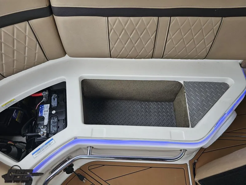 Slide: The Image of Sea Ray 250 SLX 2016 - 89