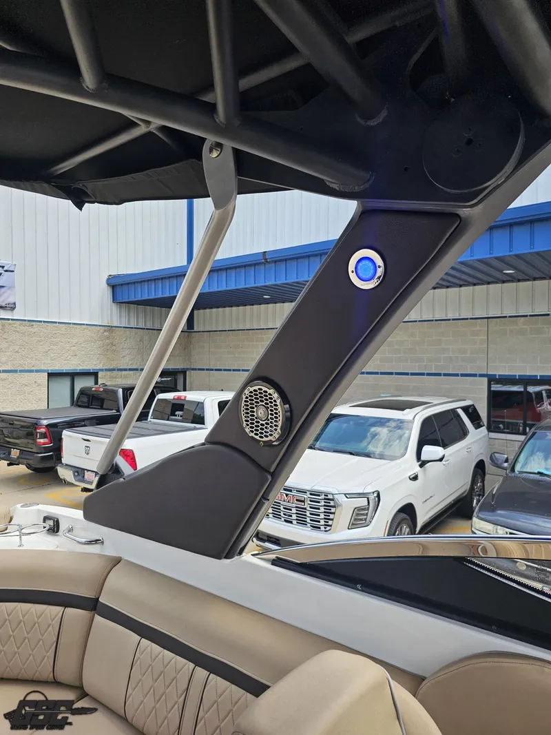 Slide: The Image of Sea Ray 250 SLX 2016 - 90