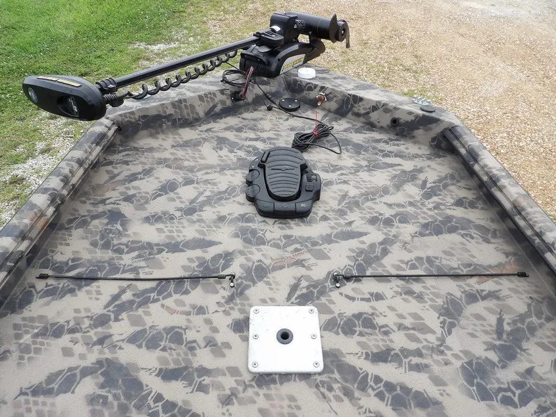 Slide: The Image of Camouflage-patterned deck of a 2021 Havoc VJST-C 1756 boat with trolling motor. - 15