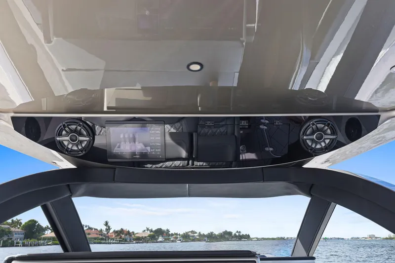 Slide: The Image of Mystic Powerboats M5200 2024 - 65