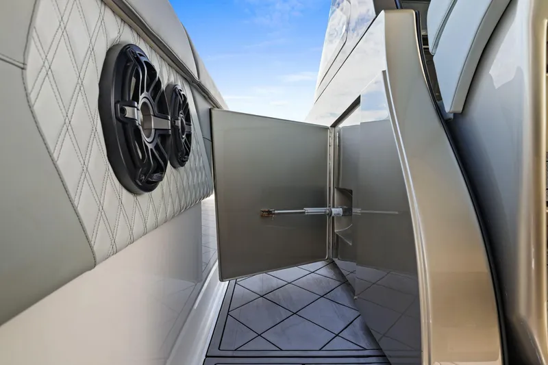 Slide: The Image of Mystic Powerboats M5200 2024 - 72