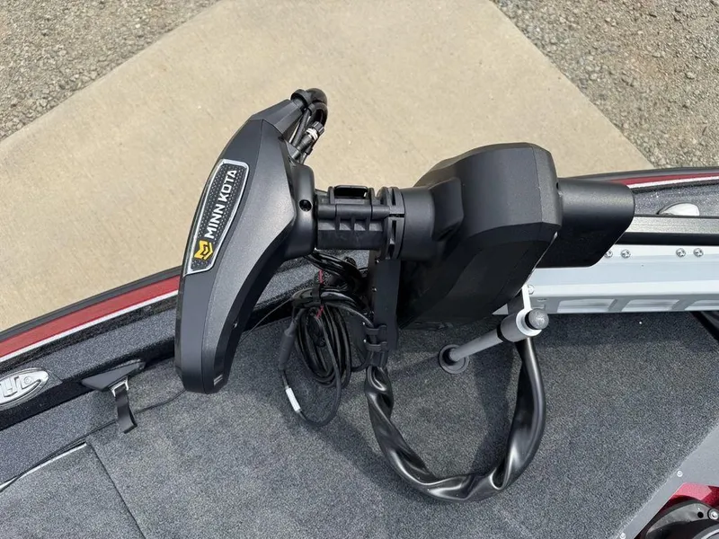 Slide: The Image of Minn Kota trolling motor on 2025 Skeeter ZXR20 boat, featuring sleek design and advanced technology. - 10