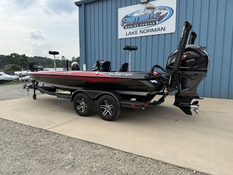 Slide: The Image of 2025 Skeeter ZXR20 boat at Foothills Marine Center, Lake Norman. - 3