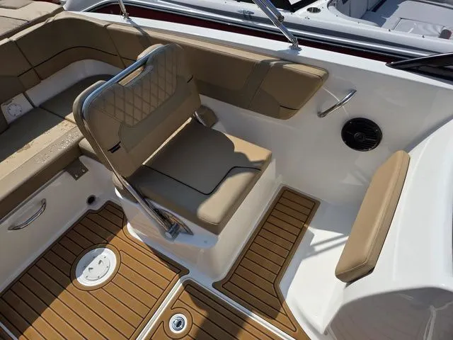 Slide: The Image of Bayliner VR6 Bowrider I/O 2025 - 13