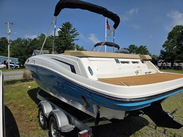 Slide: The Image of Bayliner VR6 Bowrider I/O 2025 - 5