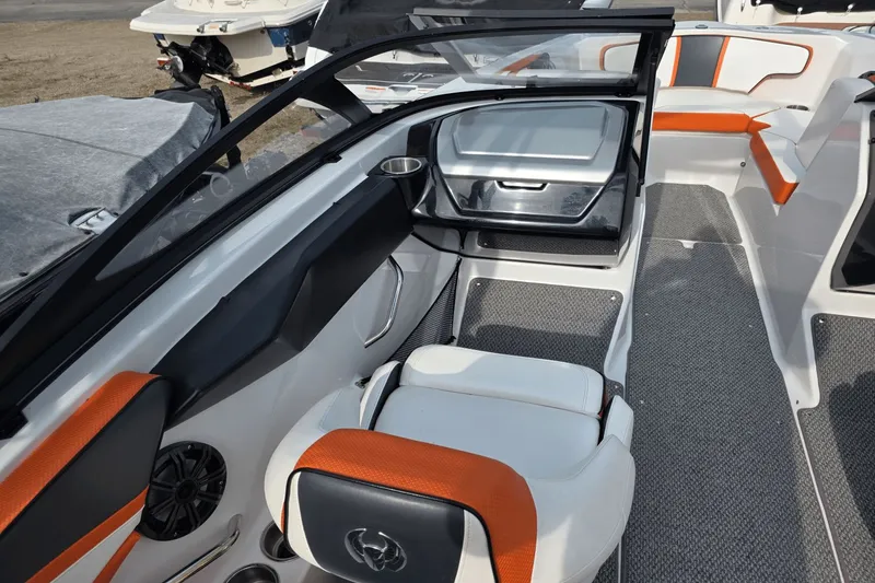 Slide: The Image of Scarab 215 H.O. Impulse 2016 - 2