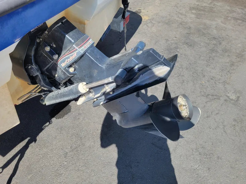 Slide: The Image of 2006 Bayliner 195 boat with MerCruiser outboard motor on pavement. - 7