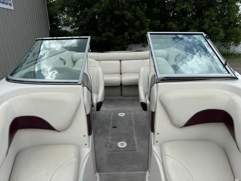 Slide: The Image of Crownline Boats 192 4.3 V6 Open Bow Runabout 2000 - 15