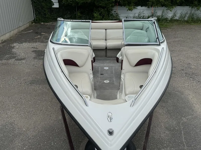 Slide: The Image of Crownline Boats 192 4.3 V6 Open Bow Runabout 2000 - 9