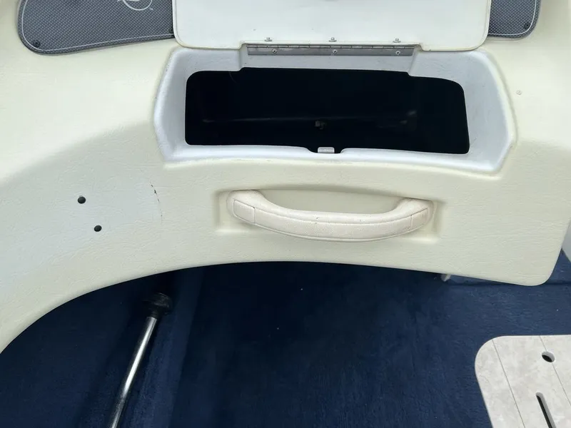 Slide: The Image of Starcraft 1710 GT Fish n Ski 2000 - 13