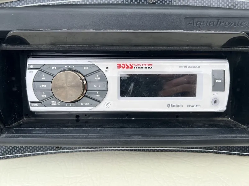 Slide: The Image of Starcraft 1710 GT Fish n Ski 2000 - 26