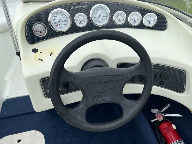 Slide: The Image of Starcraft 1710 GT Fish n Ski 2000 - 29