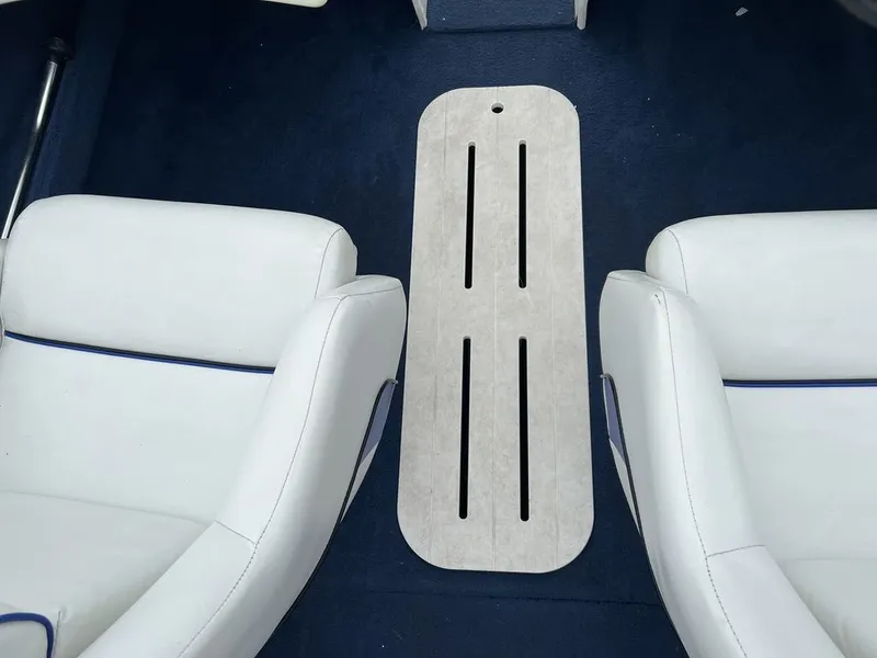 Slide: The Image of Starcraft 1710 GT Fish n Ski 2000 - 31