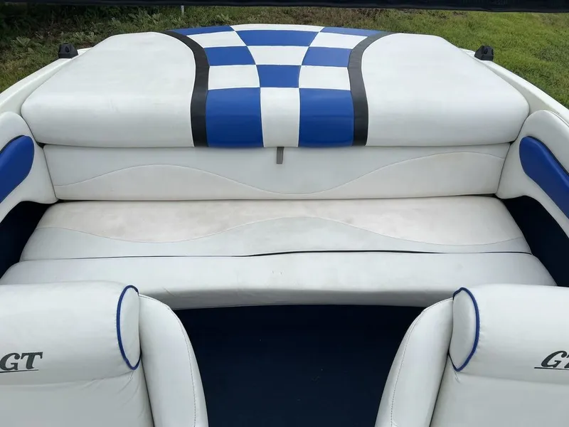 Slide: The Image of Starcraft 1710 GT Fish n Ski 2000 - 33