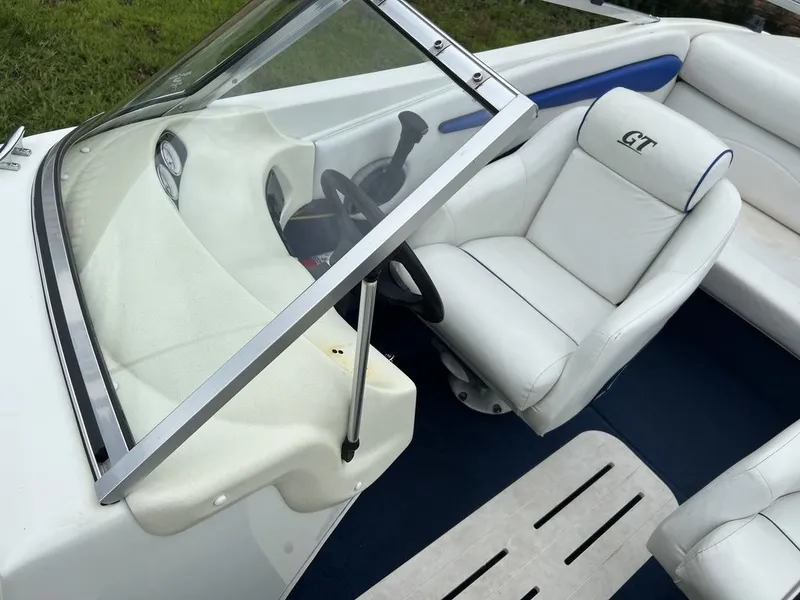 Slide: The Image of Starcraft 1710 GT Fish n Ski 2000 - 4