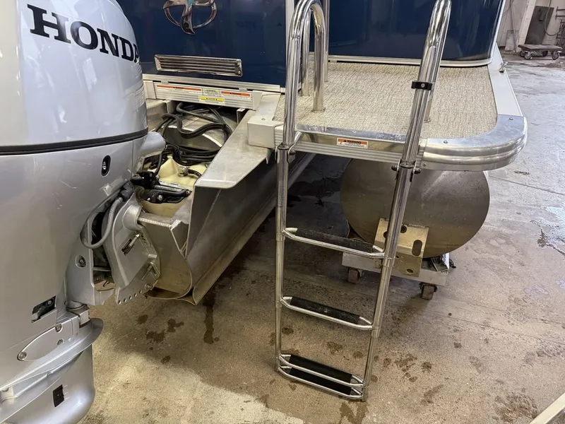 Slide: The Image of Tahoe LTZ 2385 Quad Lounge Tritoon Pontoon & Honda 4-Stroke EFI 2022 - 44