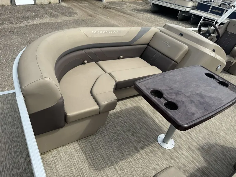 Slide: The Image of Bennington 22 SSR Pontoon 2021 - 10