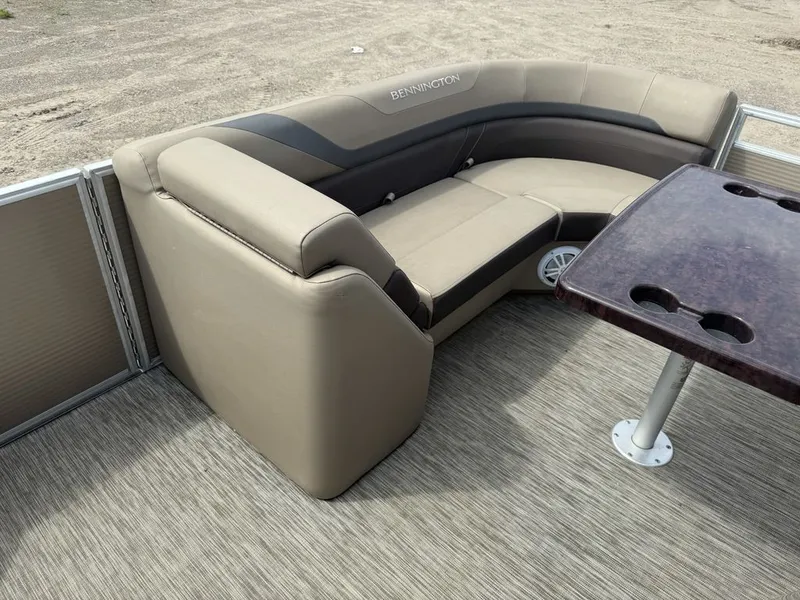 Slide: The Image of Bennington 22 SSR Pontoon 2021 - 11