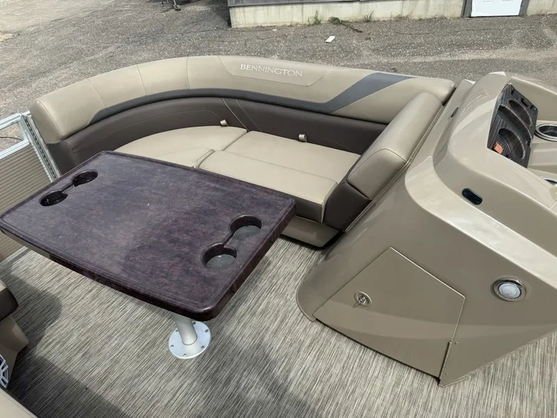 Slide: The Image of Bennington 22 SSR Pontoon 2021 - 12