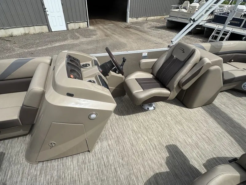Slide: The Image of Bennington 22 SSR Pontoon 2021 - 16
