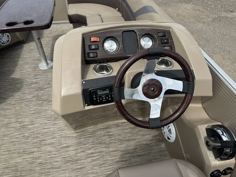 Slide: The Image of Bennington 22 SSR Pontoon 2021 - 18