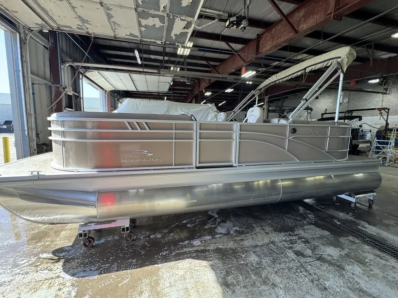 Slide: The Image of Bennington 22 SSR Pontoon 2021 - 22