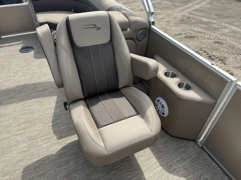 Slide: The Image of Bennington 22 SSR Pontoon 2021 - 24