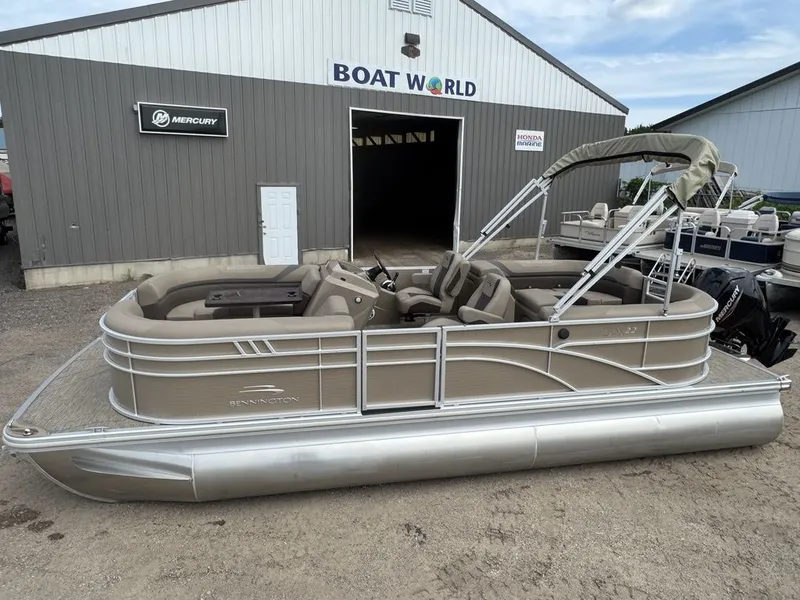 Slide: The Image of Bennington 22 SSR Pontoon 2021 - 3