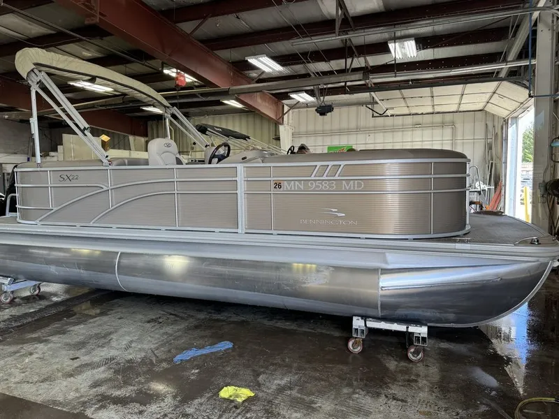 Slide: The Image of Bennington 22 SSR Pontoon 2021 - 32