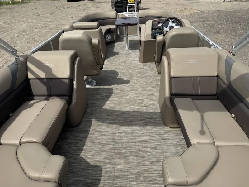 Slide: The Image of Bennington 22 SSR Pontoon 2021 - 5