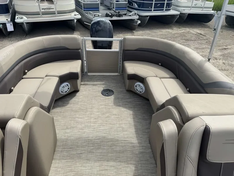 Slide: The Image of Bennington 22 SSR Pontoon 2021 - 7
