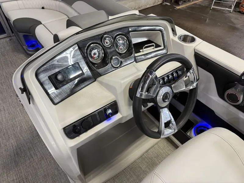Slide: The Image of Tahoe LTZ 2485 Elite Cruise & Honda 115HP 4-Stroke EFI 2022 - 14