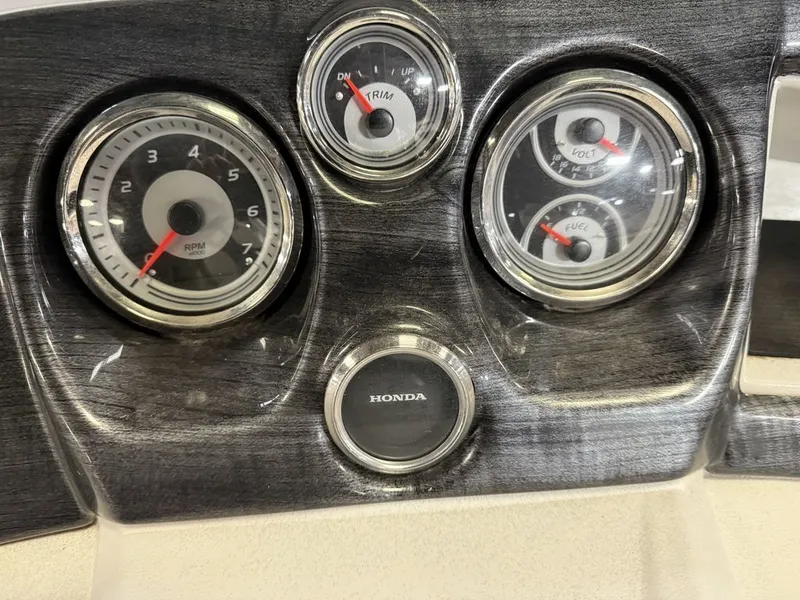 Slide: The Image of Tahoe LTZ 2485 Elite Cruise & Honda 115HP 4-Stroke EFI 2022 - 16