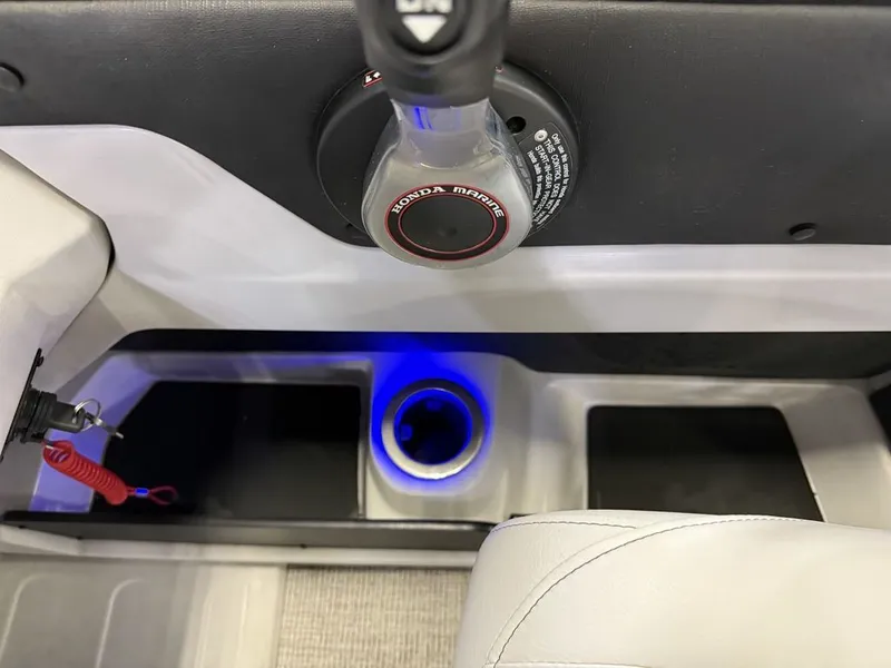 Slide: The Image of Tahoe LTZ 2485 Elite Cruise & Honda 115HP 4-Stroke EFI 2022 - 18