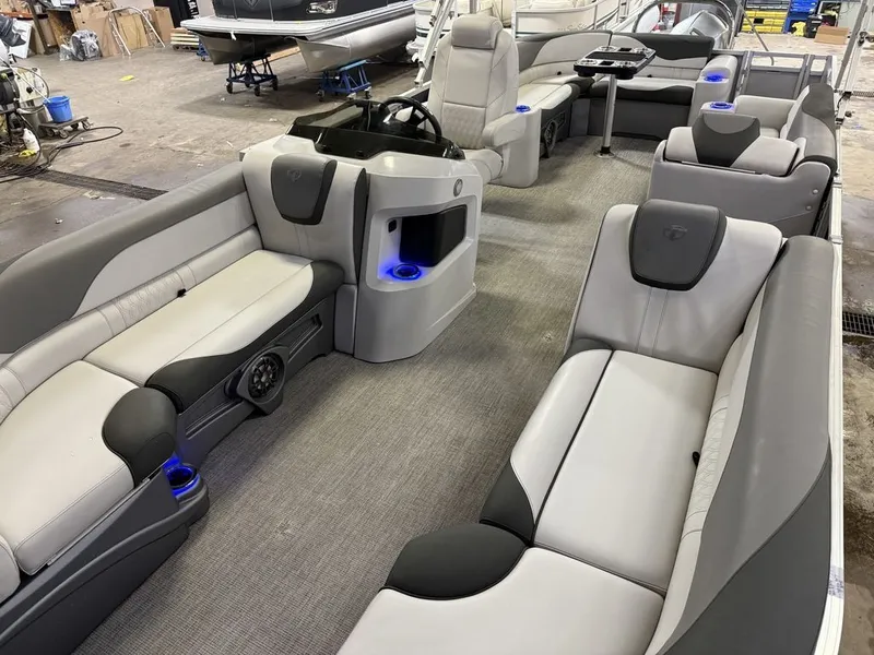 Slide: The Image of Tahoe LTZ 2485 Elite Cruise & Honda 115HP 4-Stroke EFI 2022 - 26