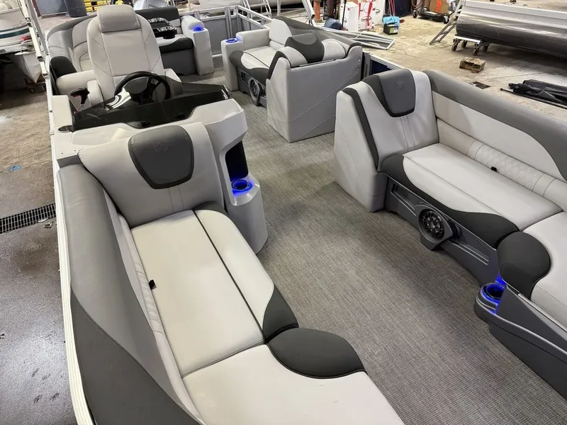 Slide: The Image of Tahoe LTZ 2485 Elite Cruise & Honda 115HP 4-Stroke EFI 2022 - 27