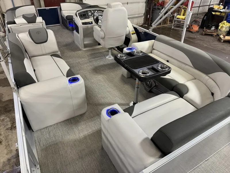 Slide: The Image of Tahoe LTZ 2485 Elite Cruise & Honda 115HP 4-Stroke EFI 2022 - 28