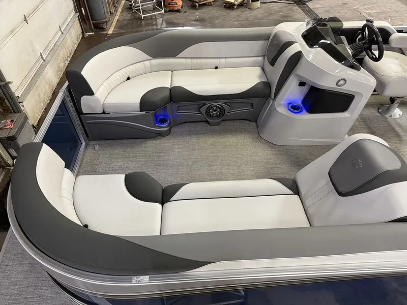 Slide: The Image of Tahoe LTZ 2485 Elite Cruise & Honda 115HP 4-Stroke EFI 2022 - 3