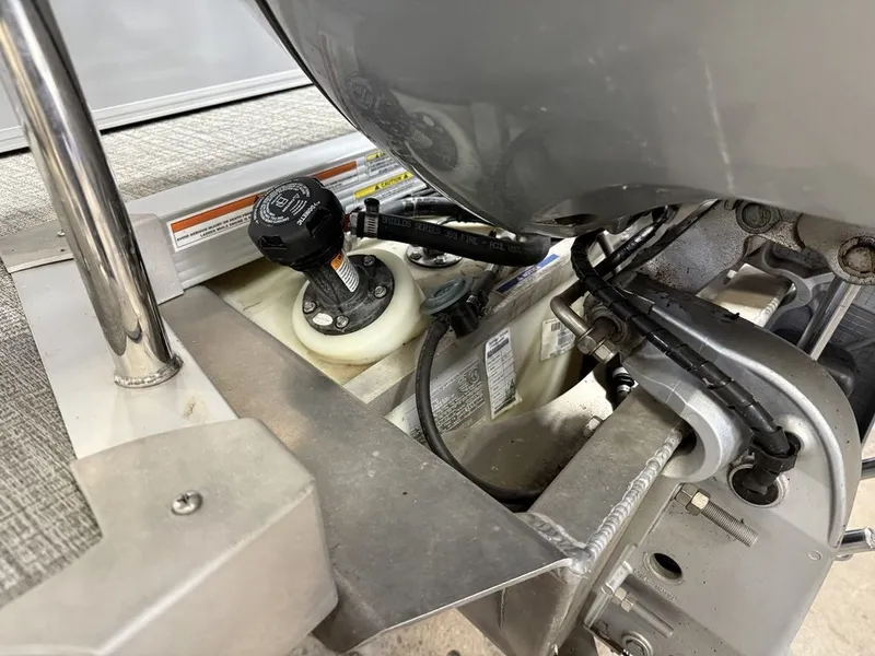 Slide: The Image of Tahoe LTZ 2485 Elite Cruise & Honda 115HP 4-Stroke EFI 2022 - 35